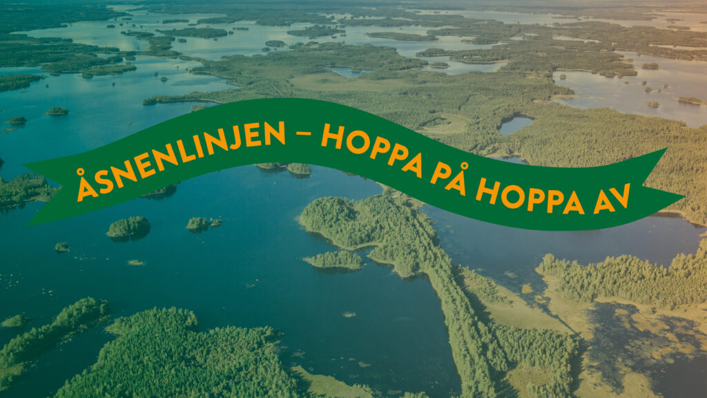 Flygbild över Åsnen. Grön baderoll med gul text som lyder "Åsnenlinjen - hoppa på hoppa av.